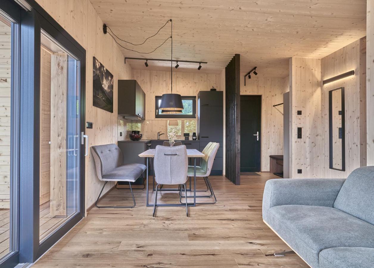 Black Forest Lodges - Gehobene Ferienwohnungen Mit Privatsaunas Tulfes Exterior photo