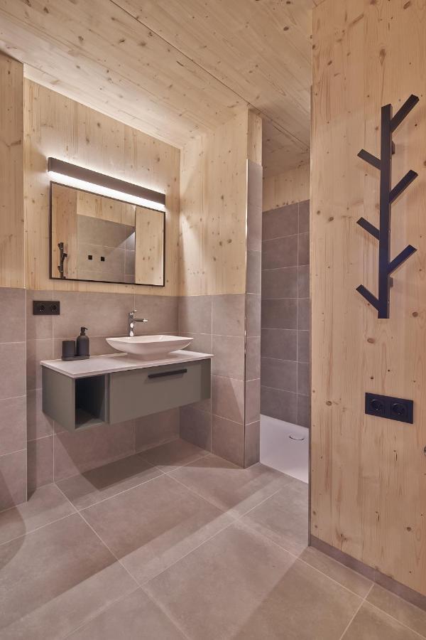 Black Forest Lodges - Gehobene Ferienwohnungen Mit Privatsaunas Tulfes Exterior photo